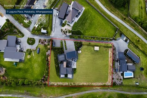 Photo of property in 11 Laguna Place, Matakatia, Whangaparaoa, 0930