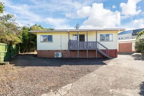 Photo of property in 5 Edgware Road, West Harbour, Auckland, 0618