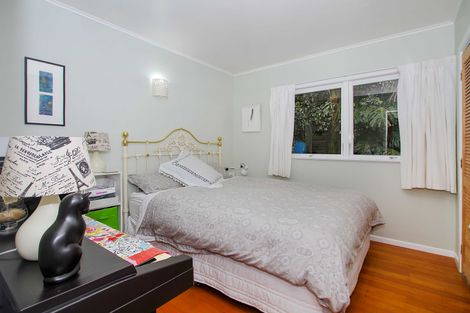 Photo of property in 28 Kauri Road, Birkenhead, Auckland, 0626
