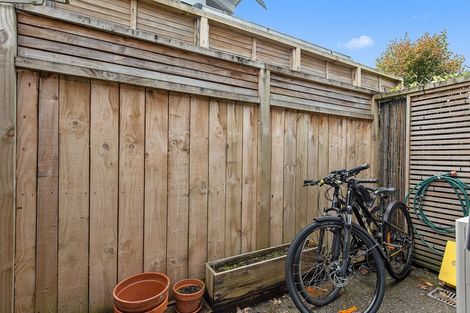 Photo of property in 2/28 Hunter Street, Hamilton Lake, Hamilton, 3204