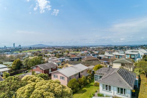 Photo of property in 62 Ocean View Road, Northcote, Auckland, 0627