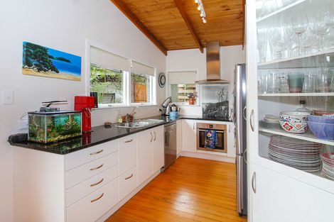 Photo of property in 28 Kauri Road, Birkenhead, Auckland, 0626