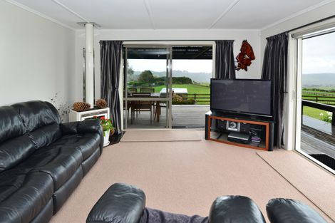 Photo of property in 7 Kaipara Lake Road, South Head, Helensville, 0874