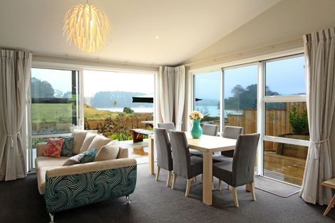 Photo of property in 19 Robertson Street, Raglan, 3225