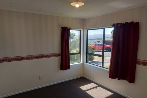 Photo of property in 23 Jasmine Grove, Maungaraki, Lower Hutt, 5010