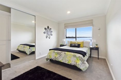 Photo of property in 8 Della Place, Conifer Grove, Takanini, 2112