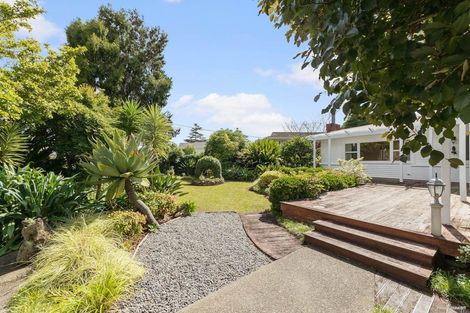 Photo of property in 68 Matipo Road, Te Atatu Peninsula, Auckland, 0610