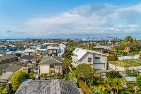 Photo of property in 62 Ocean View Road, Northcote, Auckland, 0627