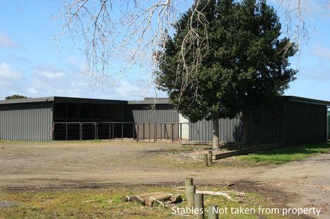 Photo of property in 7 Kaipara Lake Road, South Head, Helensville, 0874