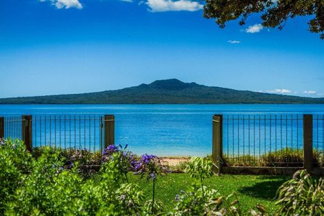 Photo of property in 30 Oxford Terrace, Coromandel, 3506