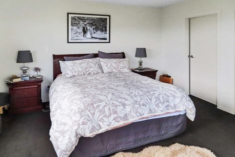 Photo of property in 29 Mcewen Crescent, Riverstone Terraces, Upper Hutt, 5018