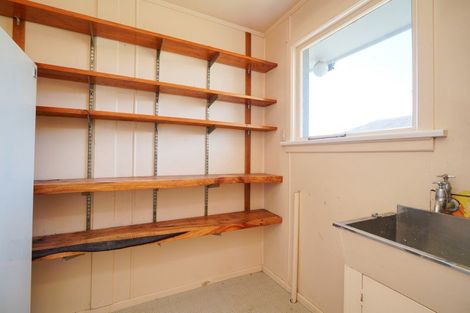 Photo of property in 15 Park Street, Winton, 9720