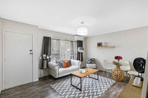 Photo of property in 1/2 Halberg Street, Glenfield, Auckland, 0629