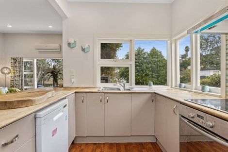 Photo of property in 37 Seaton Road, Murrays Bay, Auckland, 0630