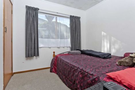 Photo of property in 81 Chivalry Road, Glenfield, Auckland, 0629