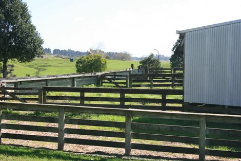 Photo of property in 7 Kaipara Lake Road, South Head, Helensville, 0874