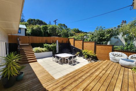 Photo of property in 11 Onehuka Road, Tirohanga, Lower Hutt, 5010