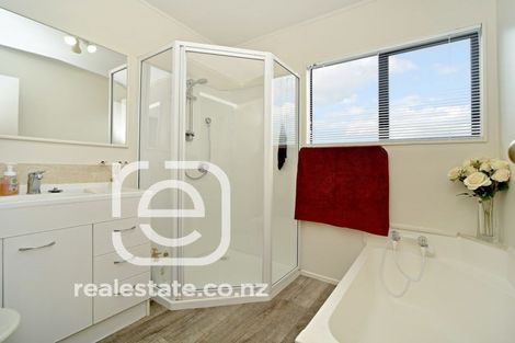 Photo of property in 1 Anglers Way, Wattle Downs, Auckland, 2103