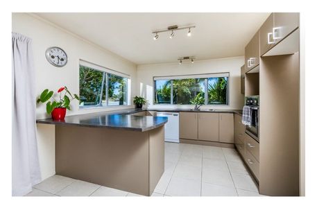 Photo of property in 6 Greville Road, Pinehill, Auckland, 0632