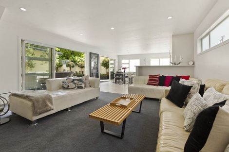 Photo of property in 1/15 Sylvan Park Avenue, Milford, Auckland, 0620