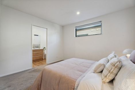 Photo of property in 5 Matakanui Lane, Wanaka, 9305