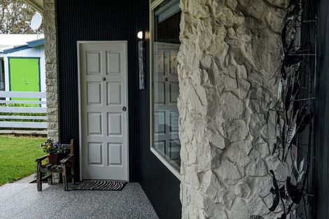 Photo of property in 32 Te Moana Road, Waikanae Beach, Waikanae, 5036