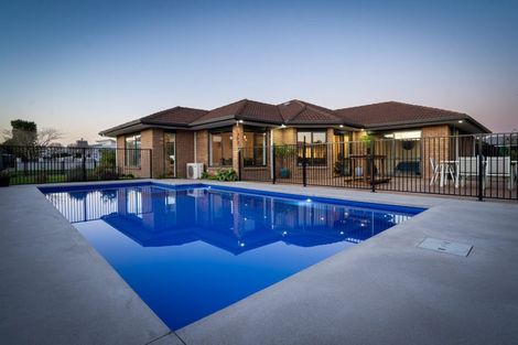 Photo of property in 28 Madison Street, Cambridge, 3434