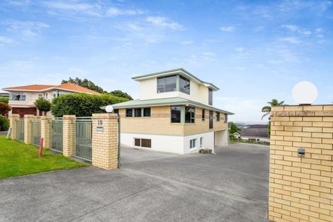 Photo of property in 10 Sunset Road, Unsworth Heights, Auckland, 0632