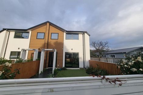 Photo of property in 2/42 Cambridge Terrace, Waiwhetu, Lower Hutt, 5010