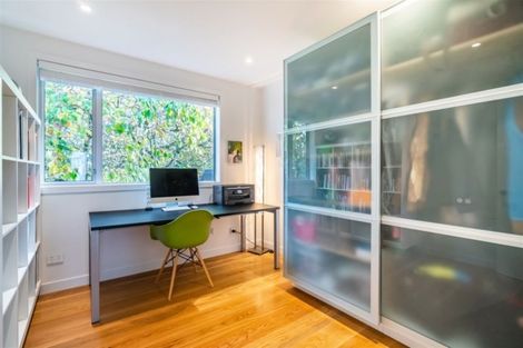 Photo of property in 36 Le Roy Terrace, Birkenhead, Auckland, 0626