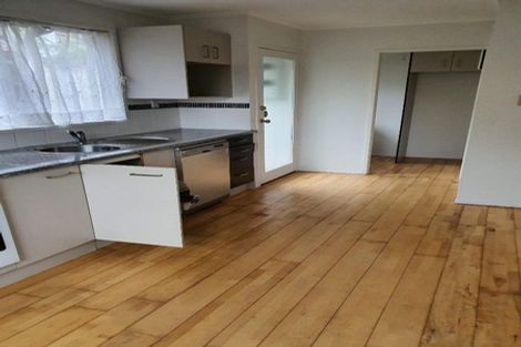 Photo of property in 34 Claverdon Drive, Massey, Auckland, 0614