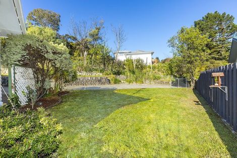 Photo of property in 39 Vista Crescent, Maoribank, Upper Hutt, 5018