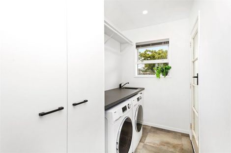 Photo of property in 42 Turville Crescent, Newlands, Wellington, 6037