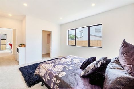 Photo of property in 5a Woodside Road, Massey, Auckland, 0614
