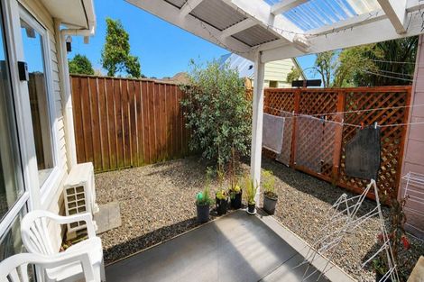 Photo of property in 98/98a Glenpark Avenue, Frankleigh Park, New Plymouth, 4310