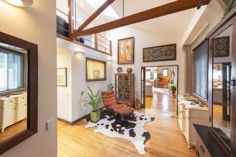 Photo of property in 5 Edge Hill, Mount Victoria, Wellington, 6011