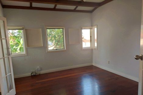 Photo of property in 2/5 Forrest Road, Milford, Auckland, 0620