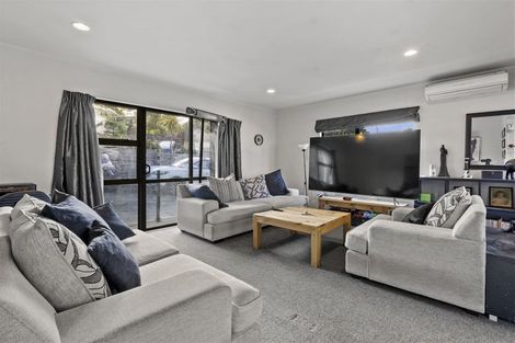 Photo of property in 1/20 Lowburn Place, Clover Park, Auckland, 2019