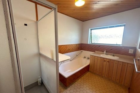 Photo of property in 128 Ocean Beach Road, Tairua, 3508