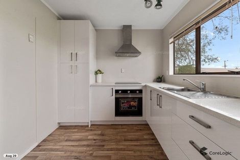 Photo of property in 2/92 Target Road, Totara Vale, Auckland, 0629