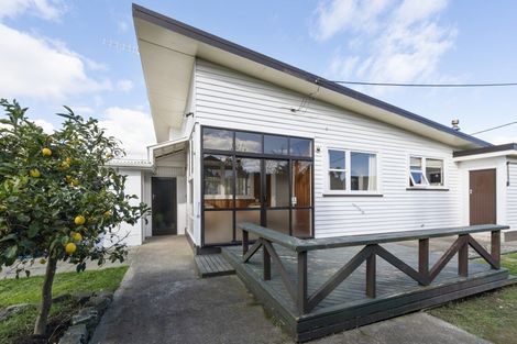Photo of property in 81 Queenwood Road, Levin, 5510