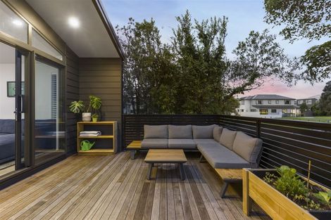 Photo of property in 9a William Bayes Place, Red Beach, 0932