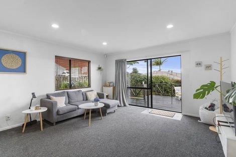 Photo of property in 2/23 Heathglen Place, Bayview, Auckland, 0629