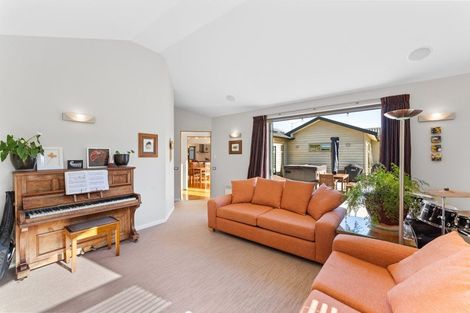 Photo of property in 4 Lamont Place, Waikanae, 5036