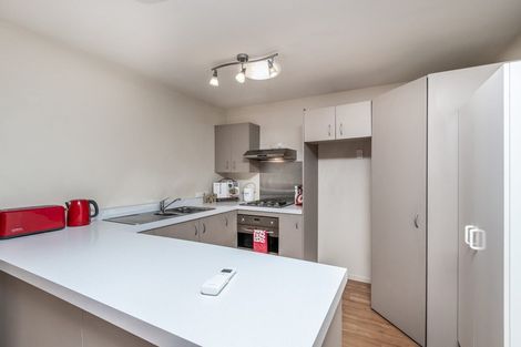 Photo of property in 7a Lyndfield Lane, Newlands, Wellington, 6037