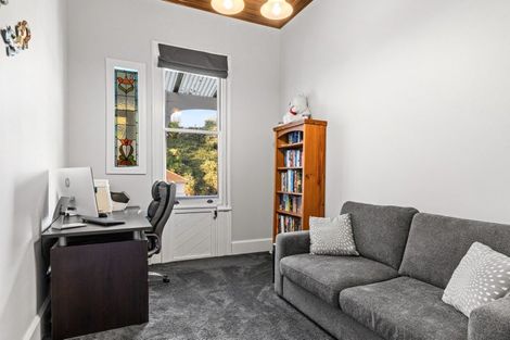 Photo of property in 32 Milton Road, Bluff Hill, Napier, 4110