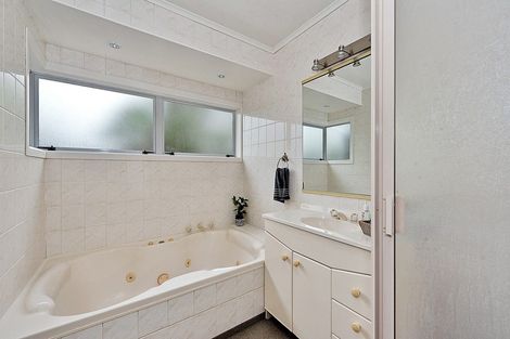 Photo of property in 9 Lynwood Place, Chedworth, Hamilton, 3210