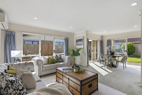 Photo of property in 13 Montilla Place, Manurewa, Auckland, 2102