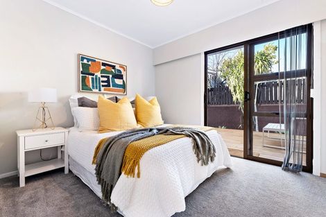 Photo of property in 4 Kelston Street, New Lynn, Auckland, 0600