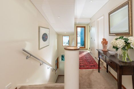 Photo of property in 20 The Crescent, Roseneath, Wellington, 6011